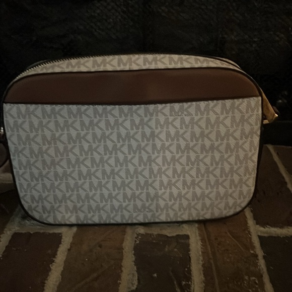 Michael kors purses - Picture 6 of 7